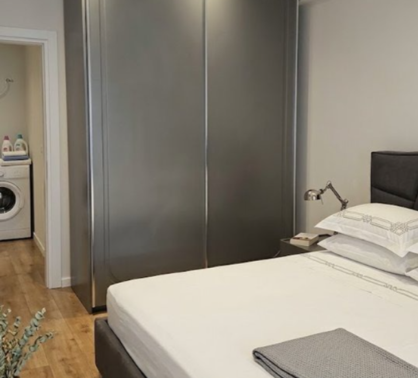 Jepet apartament 1+1+Post Parkimi me qira ne Sarande , Rruga Butrinti , 30 metra nga deti .