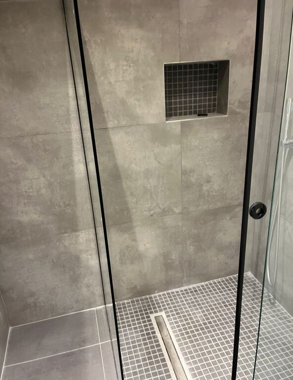 Shitet Apartament 2+1 Liqeni i Thate