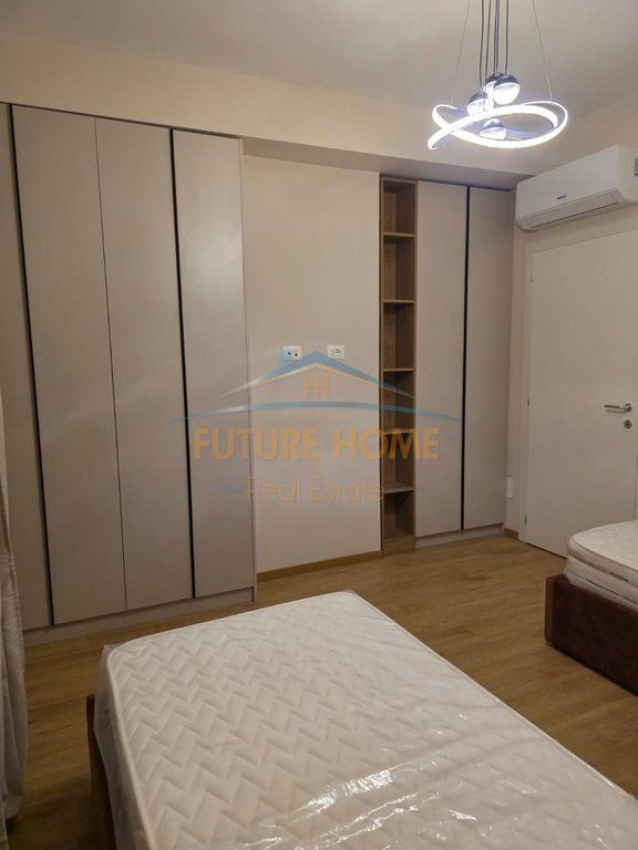 Shitet, Penthouse 2+1+2+Verandë+2 Poste Parkimi, Bulevardi Zhan D'ark, Tiranë