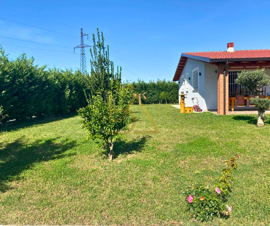 SHITEN 2 KAPANONE DHE SHTËPI PRIVATE – ISHULL - LEZHË, LEZHË