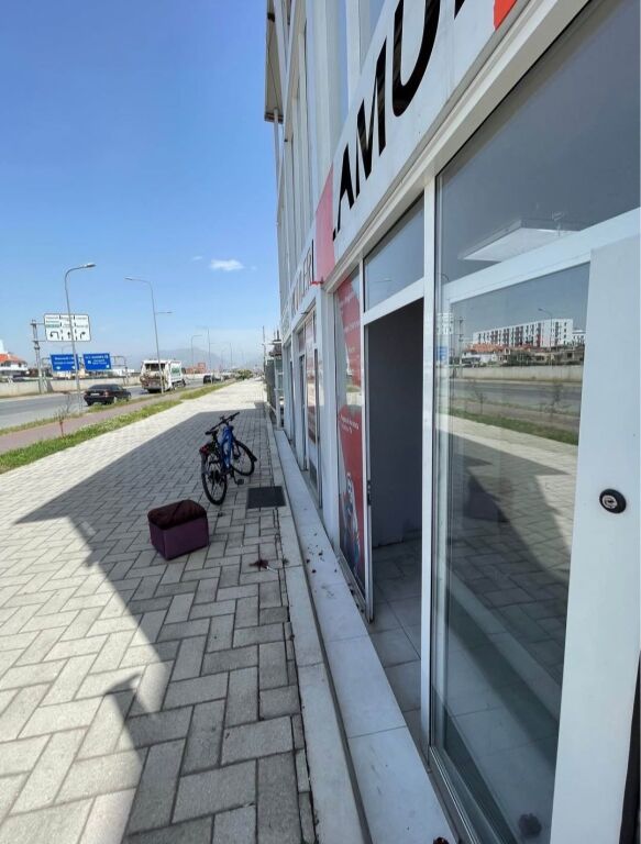 NEGOZIO IN AFFITTO 27m² - TEODOR KEKO, VICINO A PIAZZA SHQIPONJA
