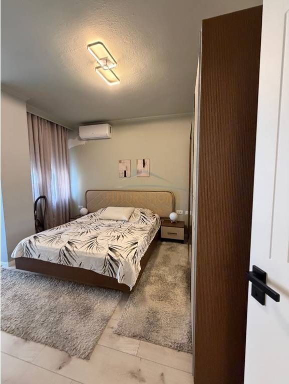 Qera, Apartament 1+1, Komuna e Parisit, Tiranë