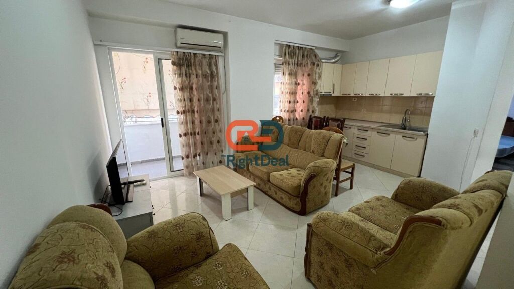 Ne Porcelan, Shitet Apartament 1+1 Me Orientim Perfekt!!