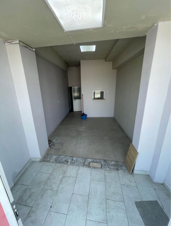 NEGOZIO IN AFFITTO 27m² - TEODOR KEKO, VICINO A PIAZZA SHQIPONJA