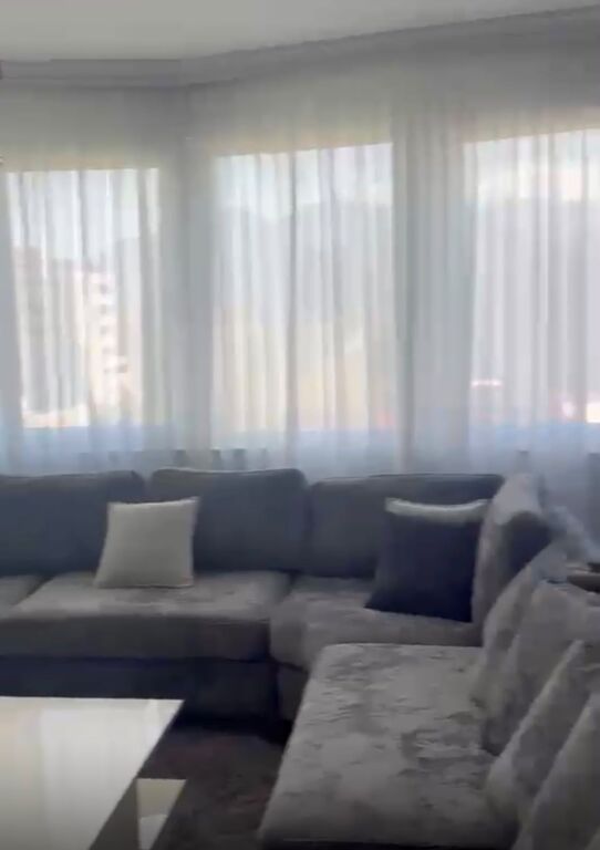Tek Delijorgji, jepet me qera apartament 3+1.