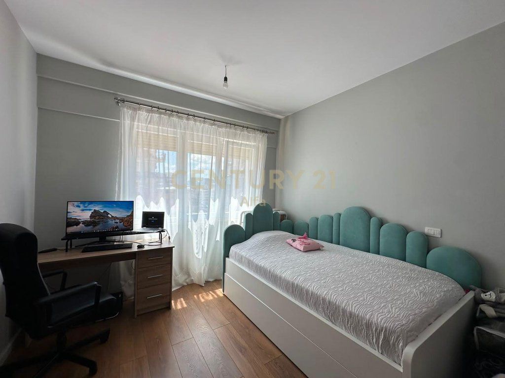 Shitet apartament 2+1+Post Parkimi ne Don Bosko!