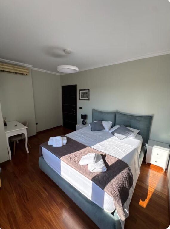 Jepet me qera apartament 2+1 tek Stadiumi Arena , Stadiumi Air Albania , Rruga e Elbasanit .