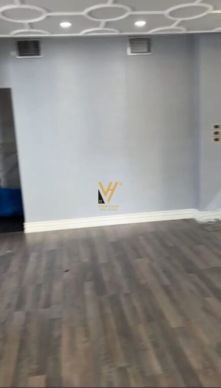 JEPET AMBIENT BIZNESI 105 M2 ME QERA NE BLLOK 2.000 EURO