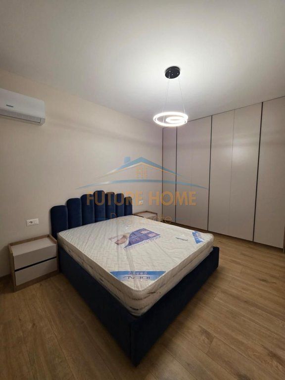 Shitet, Penthouse 2+1+2+Verandë+2 Poste Parkimi, Bulevardi Zhan D'ark, Tiranë
