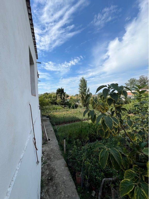 VILLE IN VENDITA A SHIJAK CON UNA SUPERFICIE DI 2.300 m² TERRENO + CASA + LOCALE COMMERCIALE !!