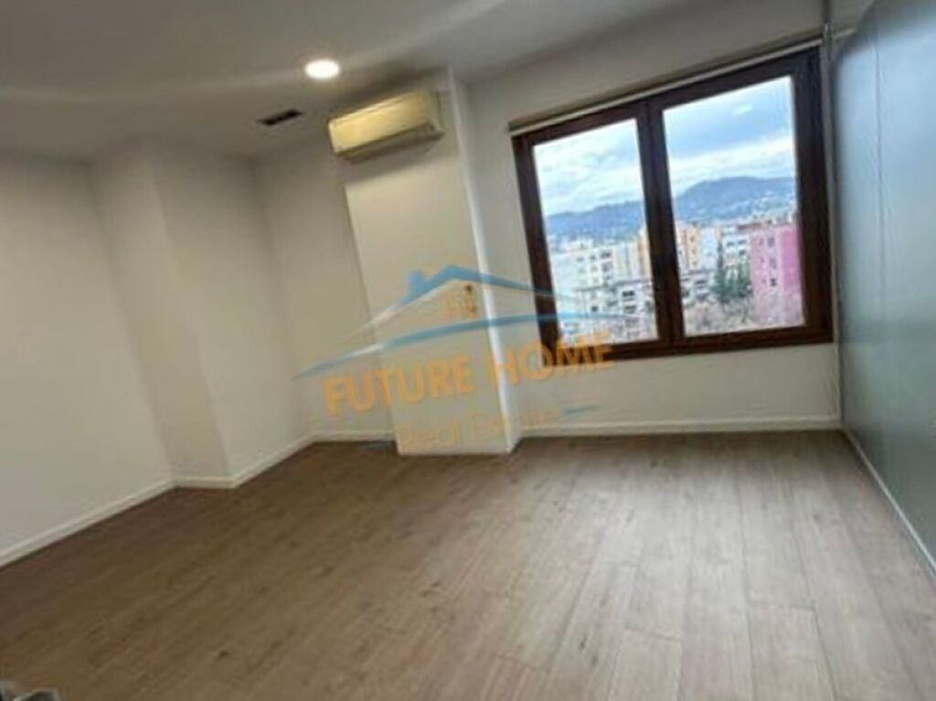 Qira, Ambient per zyra, Hilton Garden Inn Tirana !