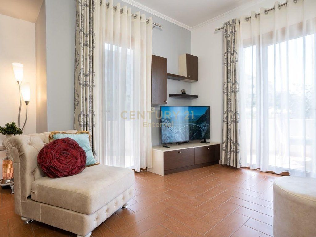 Appartamento 2+1+2 In Affitto al Lago di Tirana 1.200 € /Mese