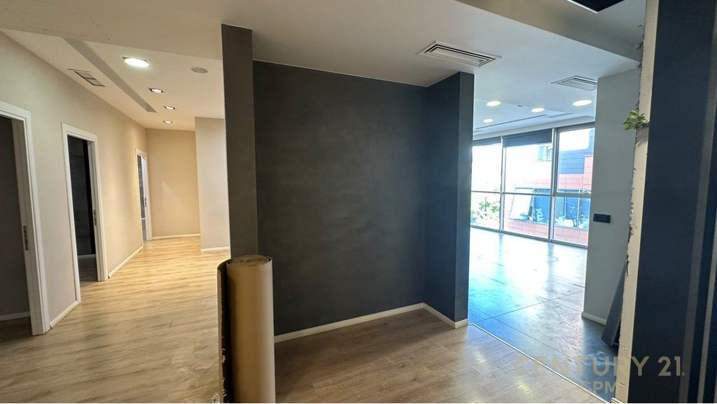 Ambient Premium për Qira Pranë Coin, Tiranë - 7000€ | 308.3 m²