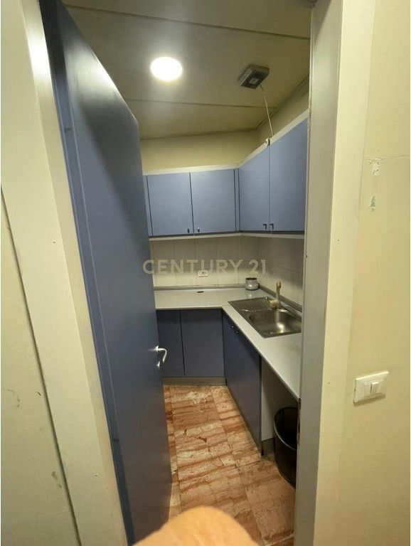 Super Villa in Affitto in Via Durresit - Ideale per la tua attività!