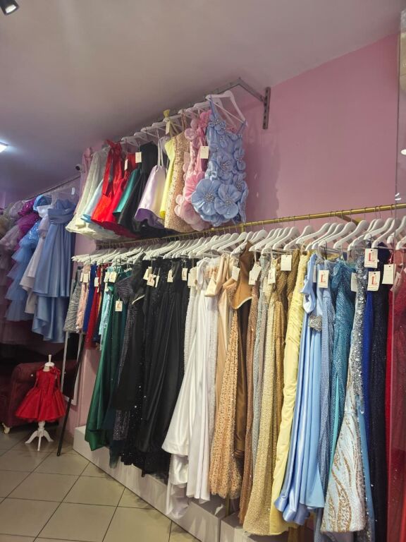 👗✨ SHITET AKTIVITET – FUSTANE ME QIRA