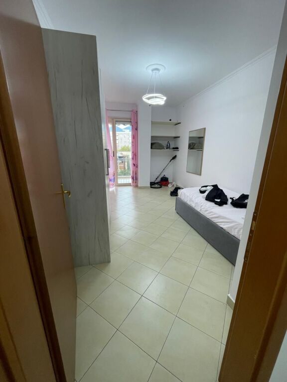 Apartment 2+1+2 + parking space in Don Boskoi 800 thousand lek