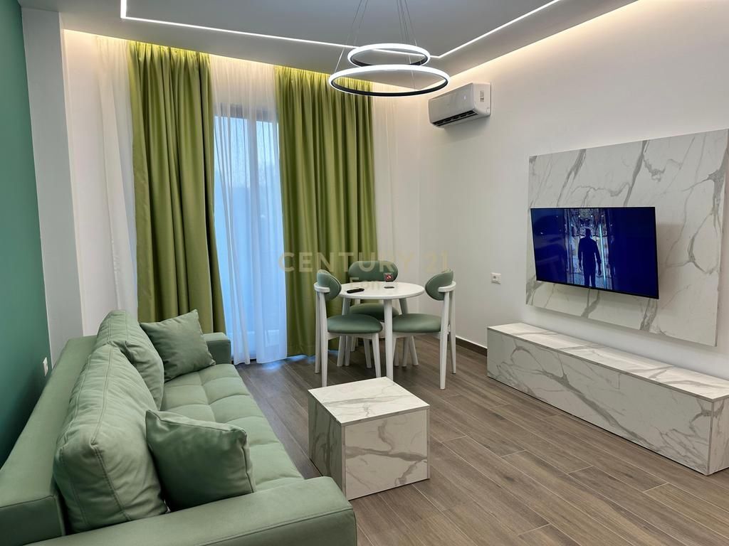 SHITEN 6 APARTAMENTE DHE 3 POSTE PARKIMI NE MALIN E ROBIT ! 460,000 €
