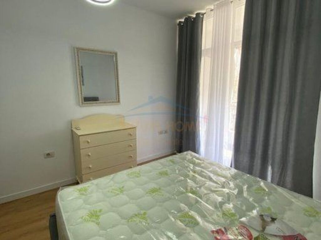 Shiten, 2 Apartamente 1+1, 2+1+2, Myslym Shyri, Tiranë.
