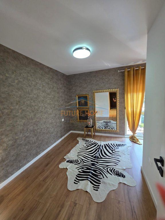 Shitet, Apartament 2+1 Zogu i Zi, Tiranë.