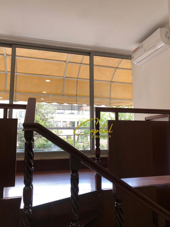 AMBIENT BIZNESI ME QIRA 65 M2 QENDER 90.000 LEKE
