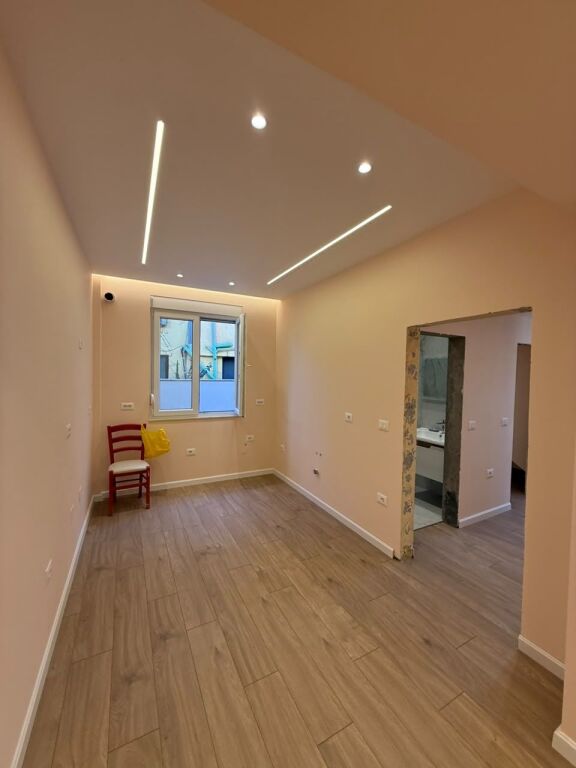 Qera | Vilë 4 + 1 | 21 Dhjetori | 2100 €/muaj
