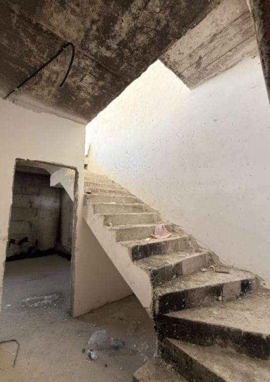 VENDESI VILLA SU 3 PIANI 205.5 m² | TEG
