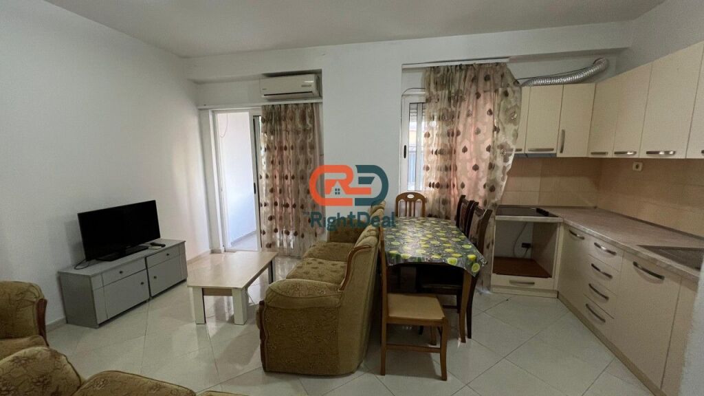 Ne Porcelan, Shitet Apartament 1+1 Me Orientim Perfekt!!