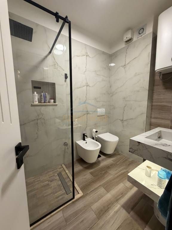 Qera, Apartament 1+1, Komuna e Parisit, Tiranë