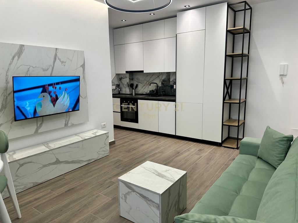 SHITEN 6 APARTAMENTE DHE 3 POSTE PARKIMI NE MALIN E ROBIT ! 460,000 €