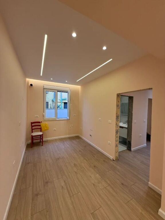 Affittasi villa su 3 piani in Via Naim Frasheri, Via Kavaja, 21 Dhjetori, Via Muhamet Gjollesha, Via Durres.