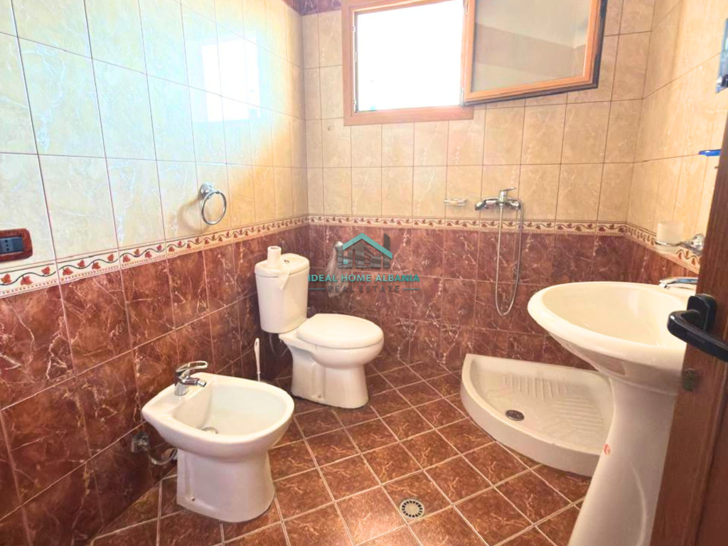 APARTAMENT 2+1 ME QIRA – PRANË PASTICERI ELEZAJ, VLORË