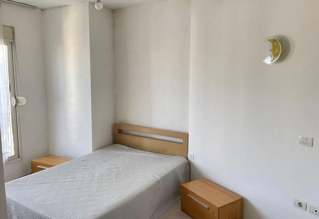 Jepet me qira apartament 1+1 te Komuna e Parisit!