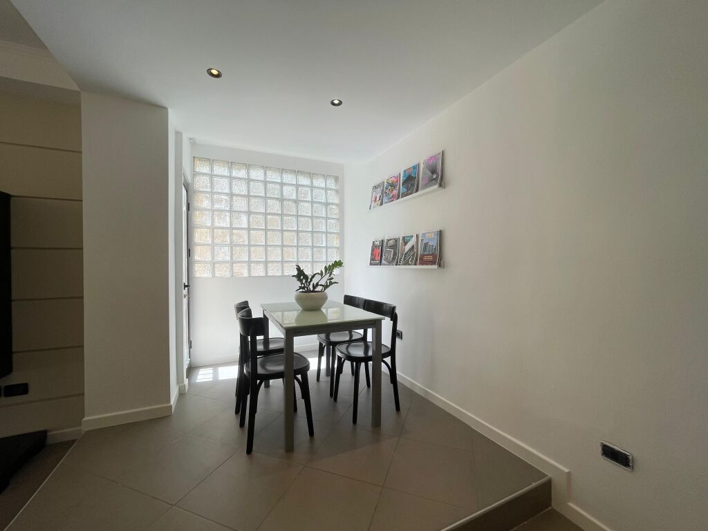 Apartament 2+1+2 me qira – Blloku i Librit Universitar