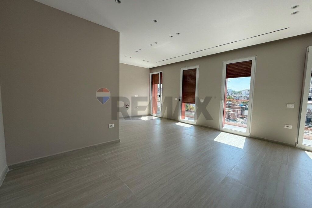 Luxury office for rent in Bllok 101 m2.