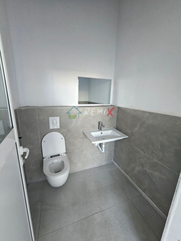 JEPET ME QERA  AMBIENT BIZNESI , ISH - URT , DURRËS