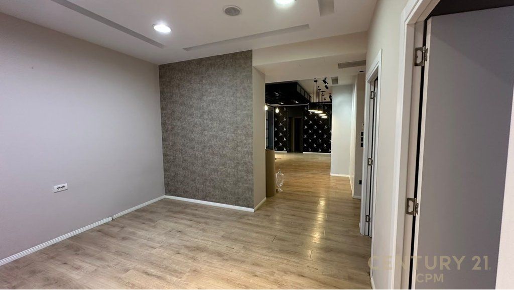 Ambient Premium për Qira Pranë Coin, Tiranë - 7000€ | 308.3 m² 7,000 € /Muaj