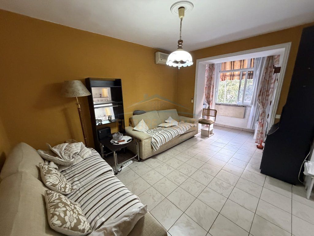 Shitet,Apartament 2+1, Pazari i Ri, Tiranë.