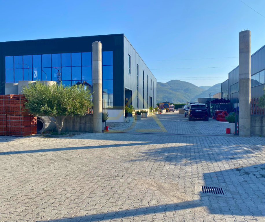 SHITEN 2 KAPANONE DHE SHTËPI PRIVATE – ISHULL - LEZHË, LEZHË