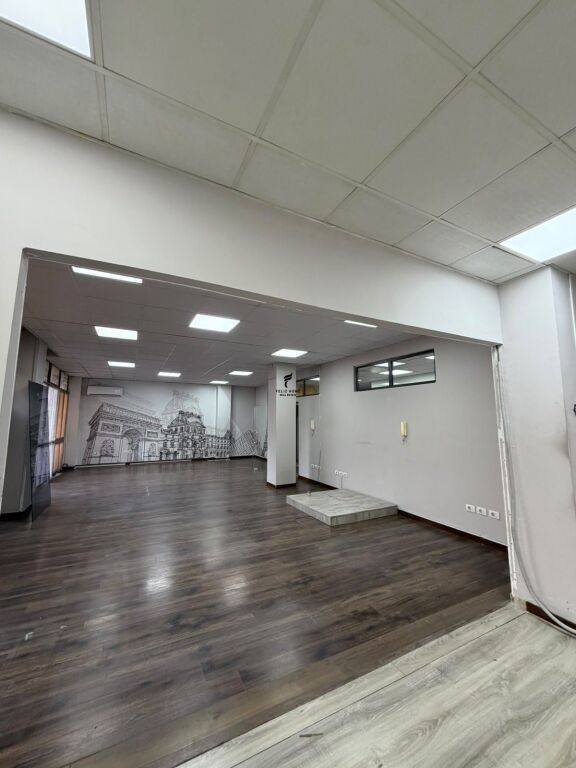 ZYRE ME QERA 220 M2 BULEVARDI ZOGU 1 200.000 LEKE FH-93297