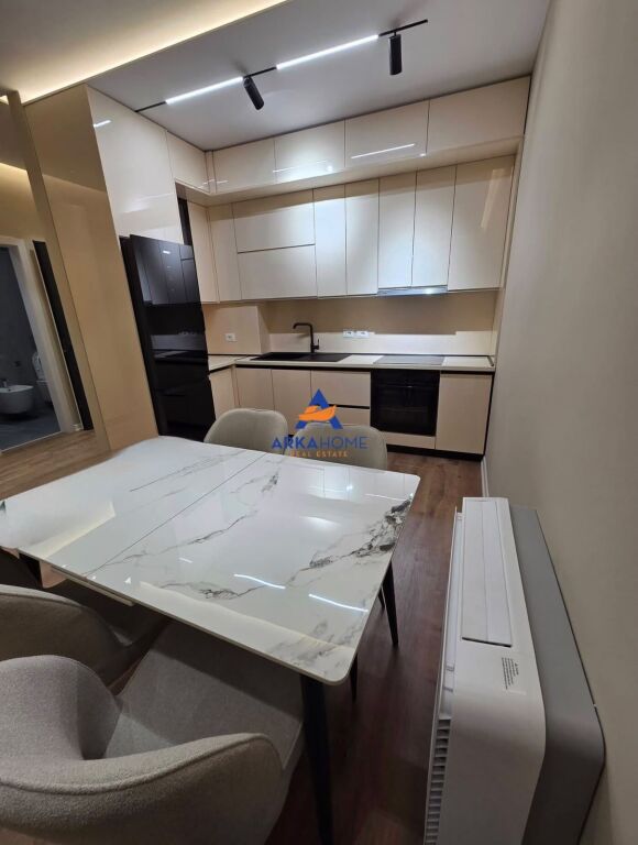 AFFITTASI APPARTAMENTO 1+1+BALCONE+POSTO AUTO "IN VIA 5 MAJI" 60.000 LEKE