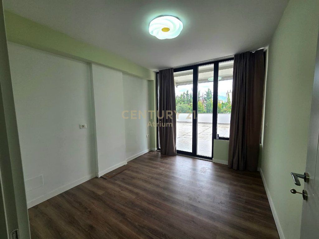 SHITET APARTAMENT 2+1+ VERANDE TE KTHESA E KAMZES!
