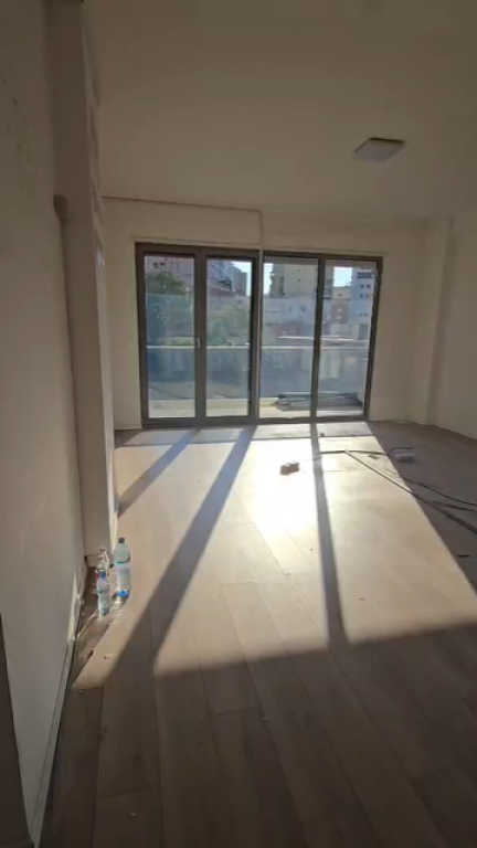 🏢JEPET ME QIRA AMBIENT ZYRE | QENDËR📍Rruga Mihal Duri – Tiranë