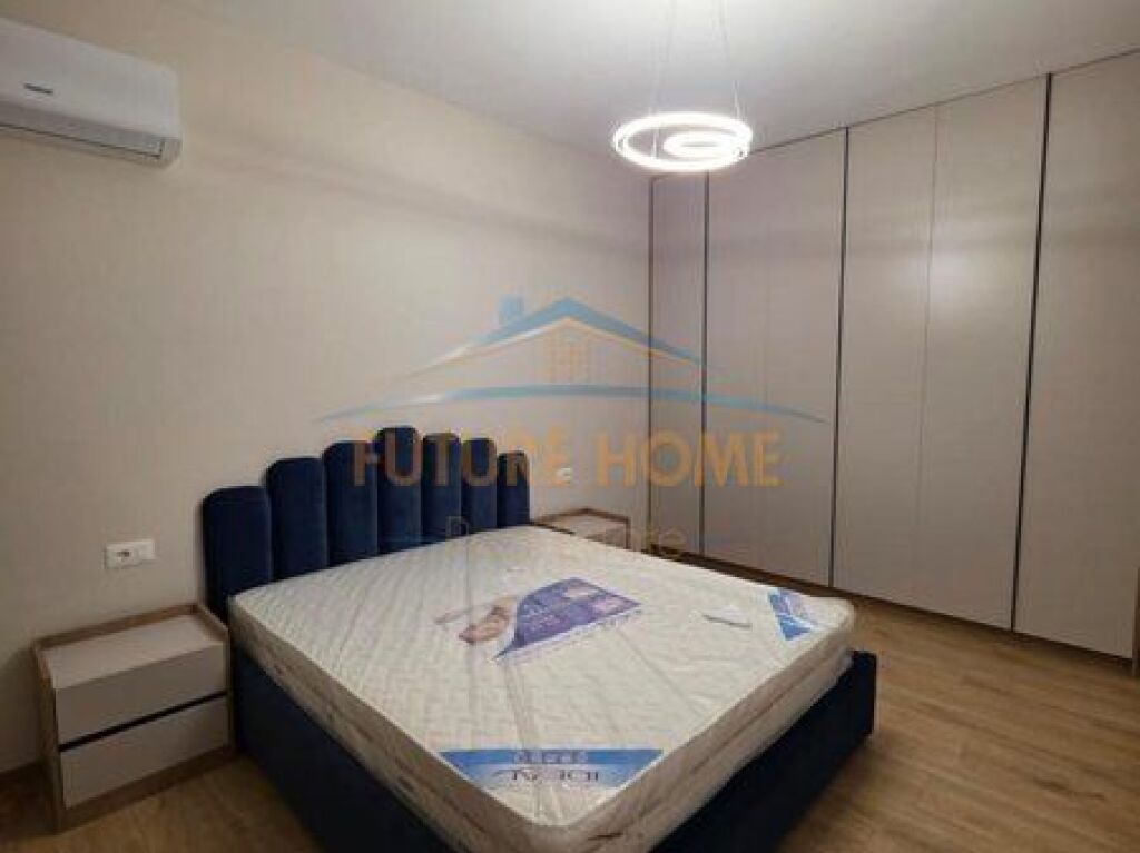 Shitet, Penthouse 2+1+2+Verandë+2 Poste Parkimi, Bulevardi Zhan D'ark, Tiranë