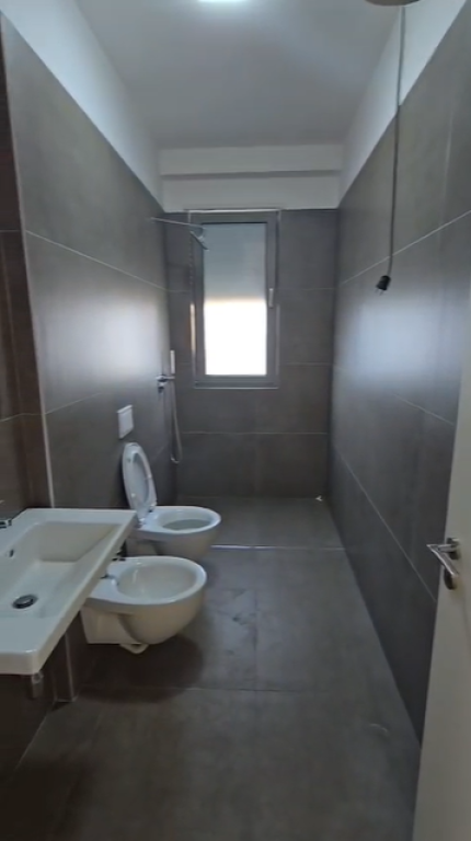 🏢JEPET ME QIRA AMBIENT ZYRE | QENDËR📍Rruga Mihal Duri – Tiranë