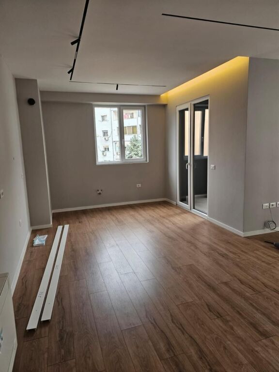 Appartamento 2+1+2 con posto auto in affitto come ufficio – Komuna e Parisit
