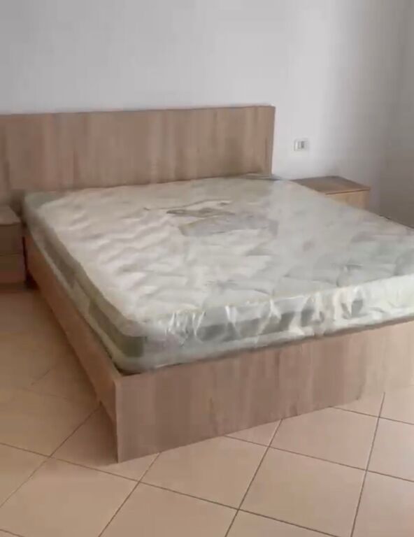 Rr. Jordan Misja, jepet me qira apartament 1+1!