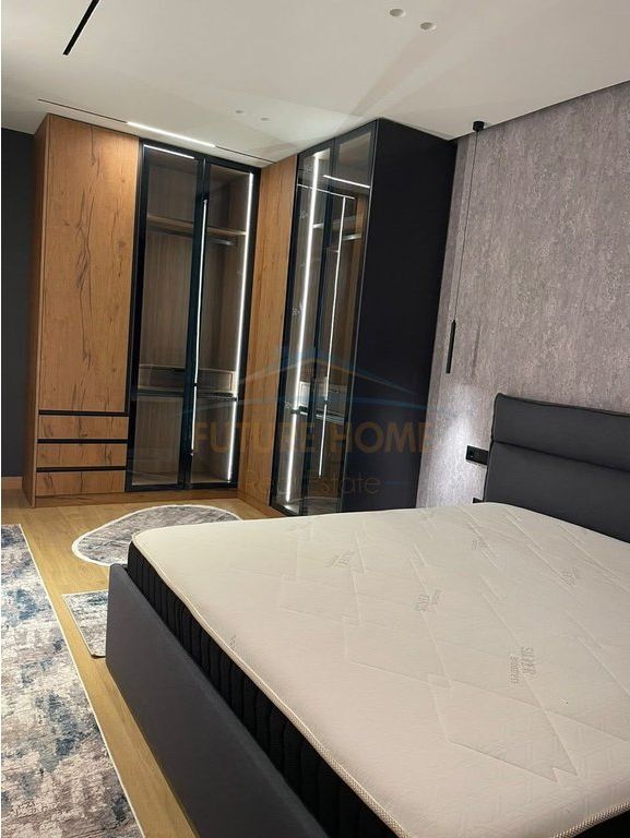 Shitet, Apartament 2+1, Unaza e Re
