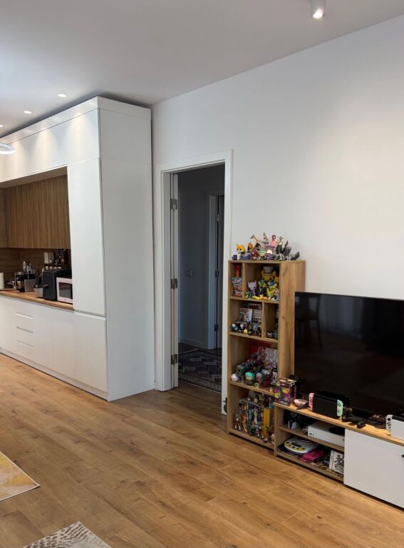 Qera | Apartament 2 + 1+2 | Rruga 5 Maji | 1000 €/muaj
