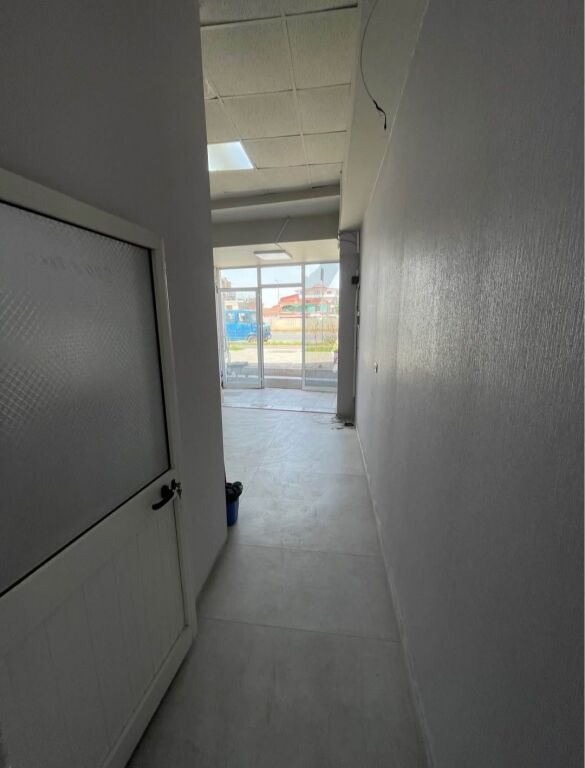 NEGOZIO IN AFFITTO 27m² - TEODOR KEKO, VICINO A PIAZZA SHQIPONJA