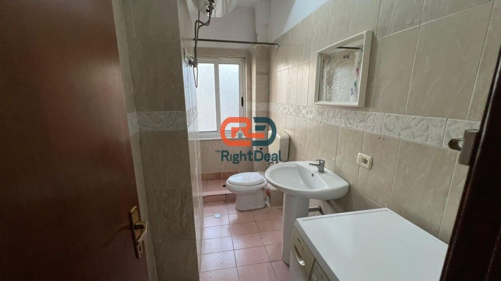 Ne Porcelan, Shitet Apartament 1+1 Me Orientim Perfekt!!